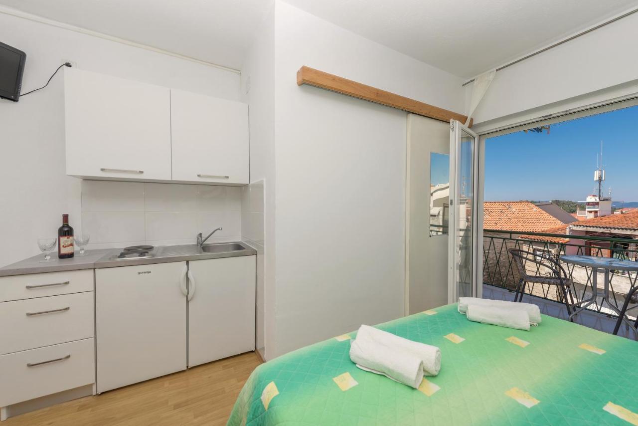 מאקרסקה Apartments Dalmato מראה חיצוני תמונה