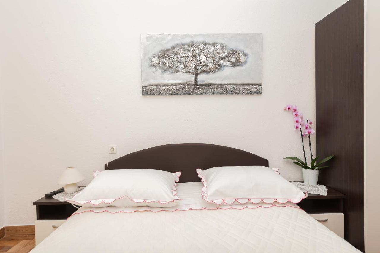 מאקרסקה Apartments Dalmato מראה חיצוני תמונה