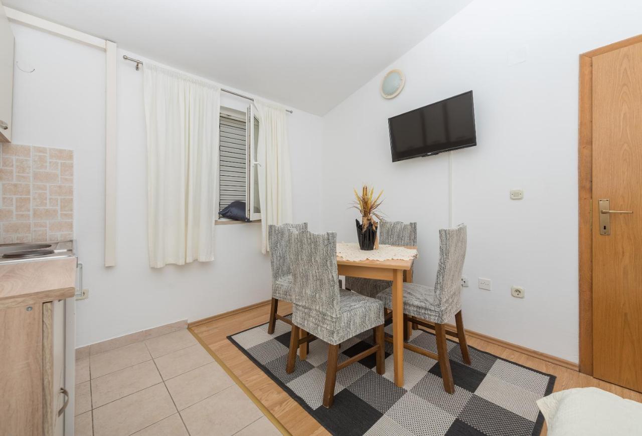 מאקרסקה Apartments Dalmato מראה חיצוני תמונה