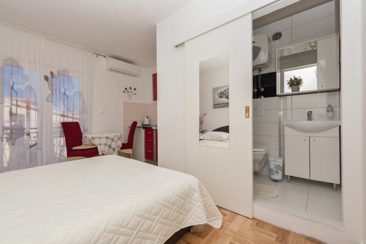 מאקרסקה Apartments Dalmato מראה חיצוני תמונה