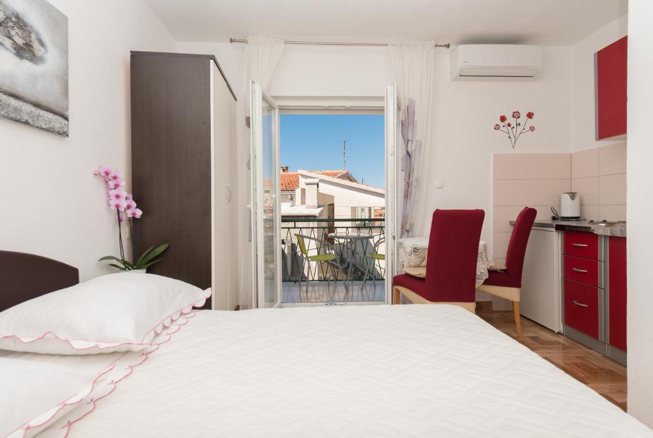 מאקרסקה Apartments Dalmato מראה חיצוני תמונה