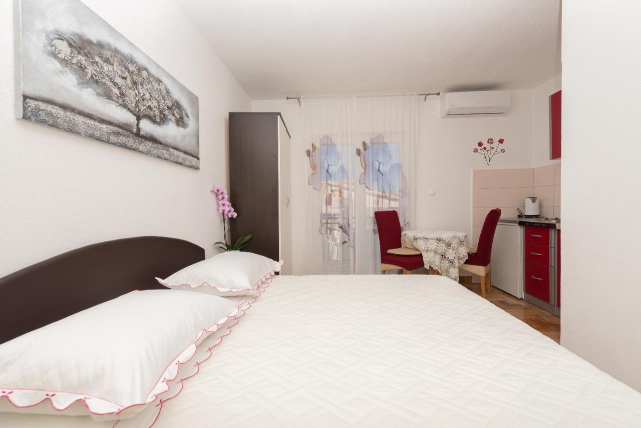 מאקרסקה Apartments Dalmato מראה חיצוני תמונה